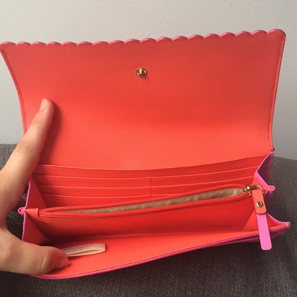 Kate Spade Scalloped Wallet - Picture 4 of 4